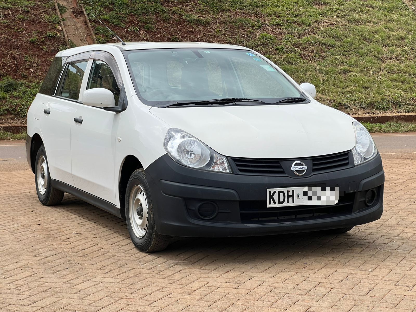 Nissan AD Van (REF2068-NIS)