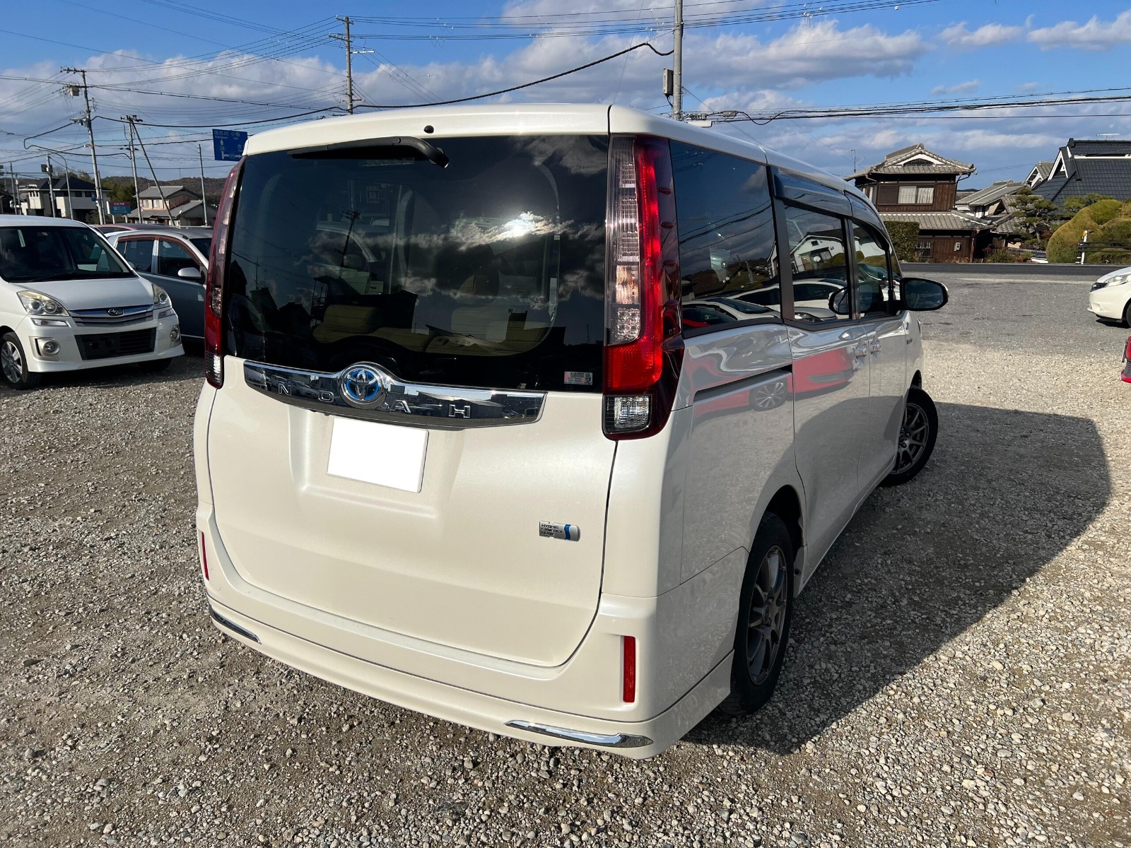 Toyota Noah Hybrid (REF1760-TOY)